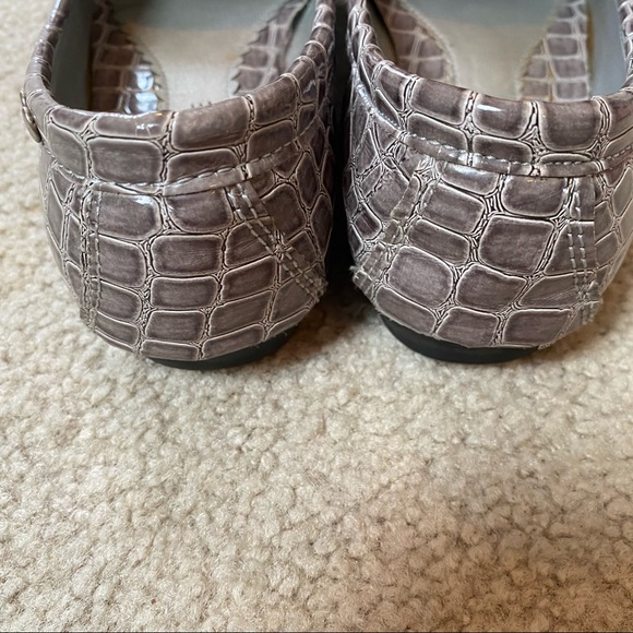 Rampage Gray Faux Croco Moccasin Slip On 7 - Picture 2 of 4